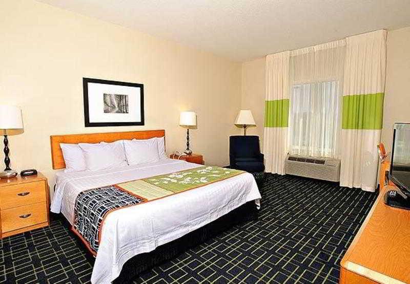 Comfort Inn & Suites Akron South Oda fotoğraf