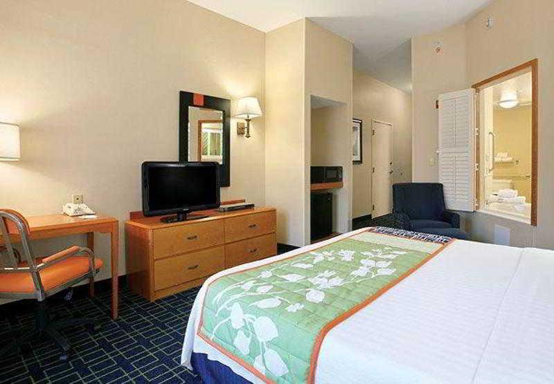 Comfort Inn & Suites Akron South Oda fotoğraf
